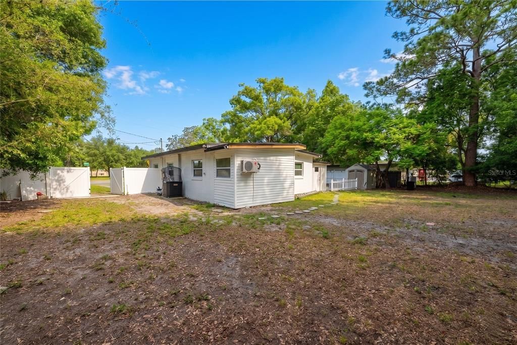For Rent: $2,195 (3 beds, 2 baths, 1100 Square Feet)