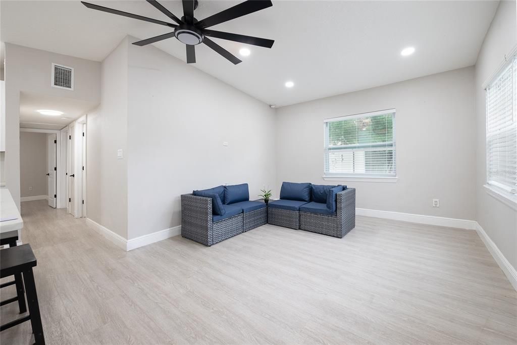 For Rent: $2,195 (3 beds, 2 baths, 1100 Square Feet)