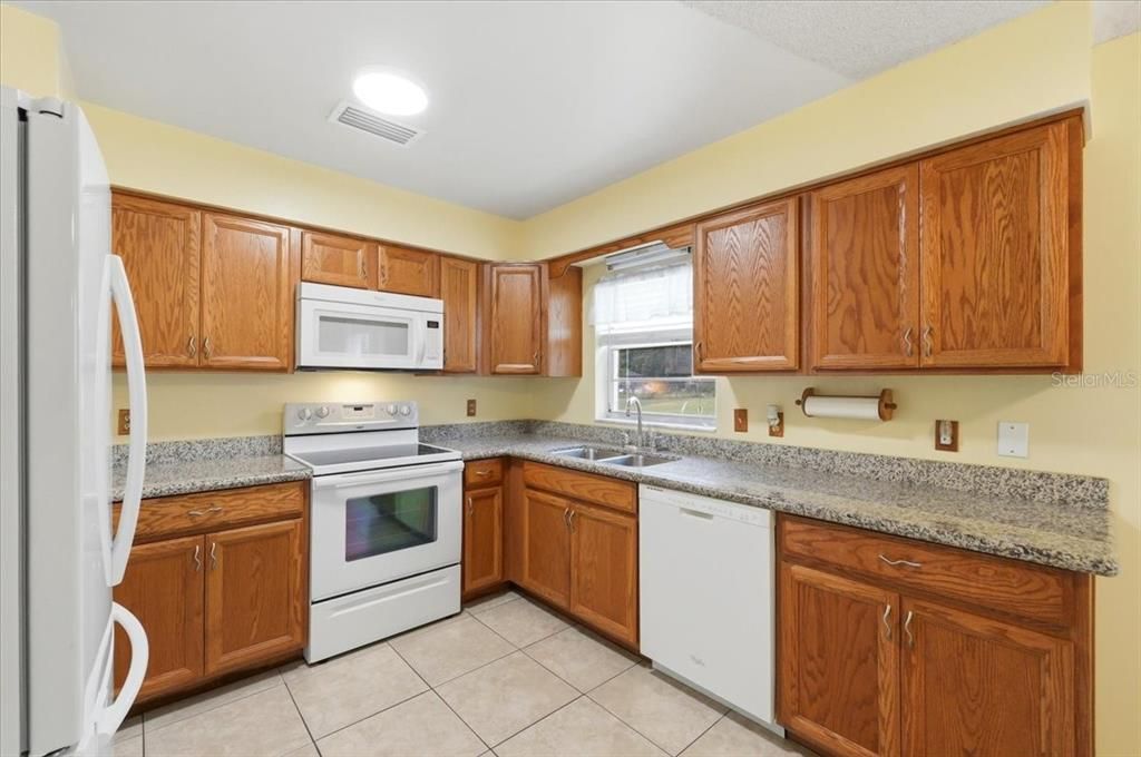 Active With Contract: $269,000 (4 beds, 1 baths, 1365 Square Feet)