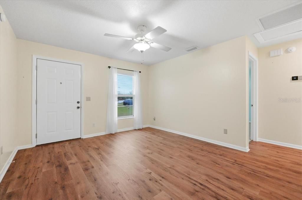 Active With Contract: $269,000 (4 beds, 1 baths, 1365 Square Feet)