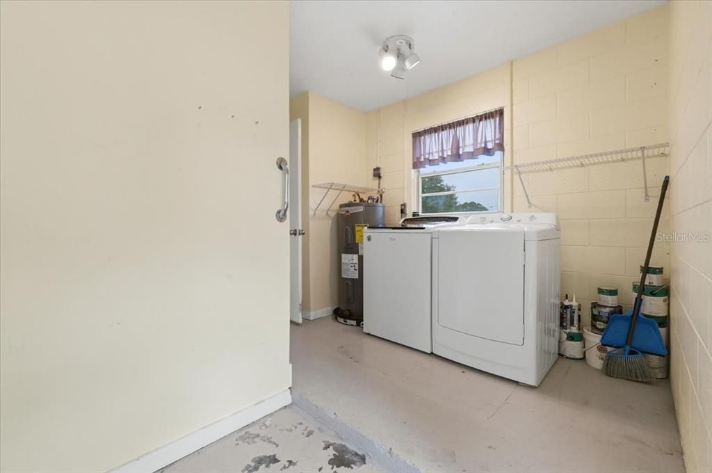 Active With Contract: $269,000 (4 beds, 1 baths, 1365 Square Feet)