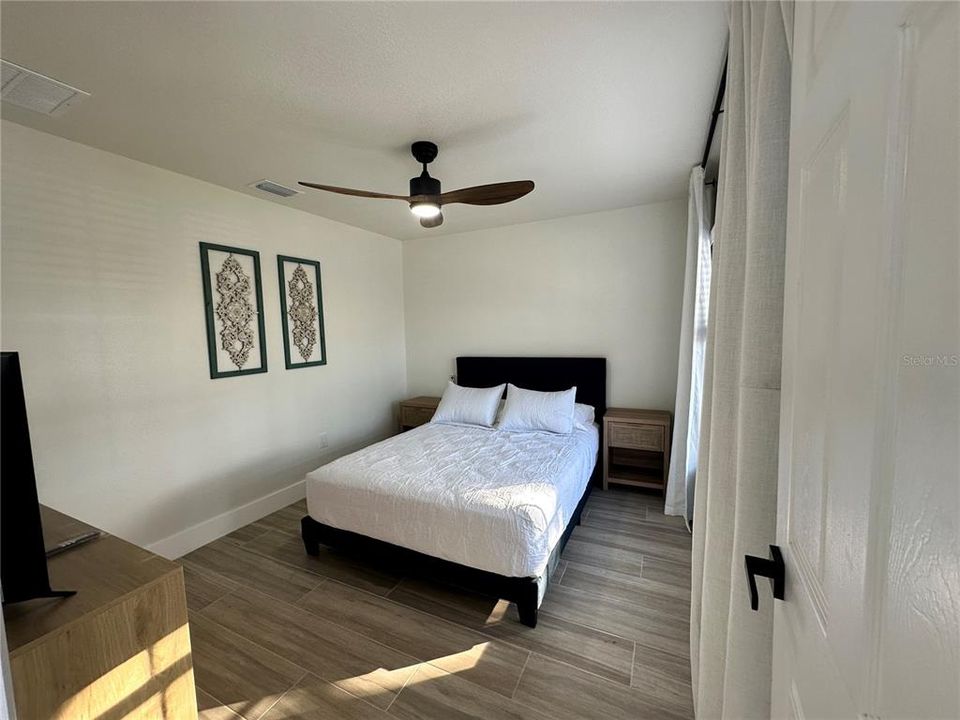 Active With Contract: $3,000 (5 beds, 2 baths, 1670 Square Feet)