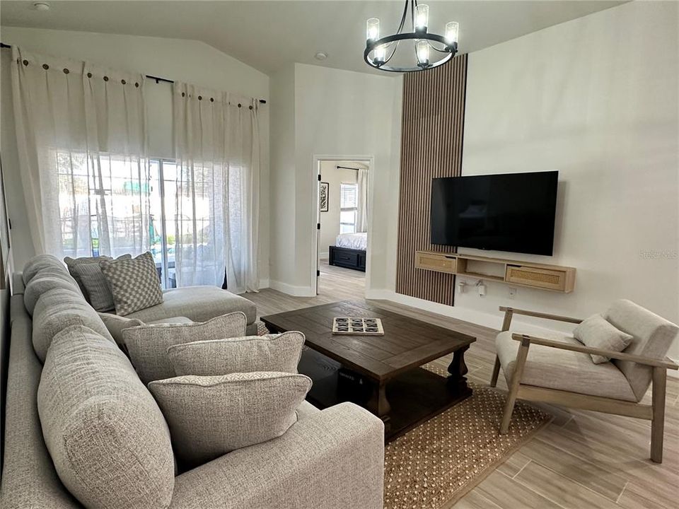 Active With Contract: $3,000 (5 beds, 2 baths, 1670 Square Feet)