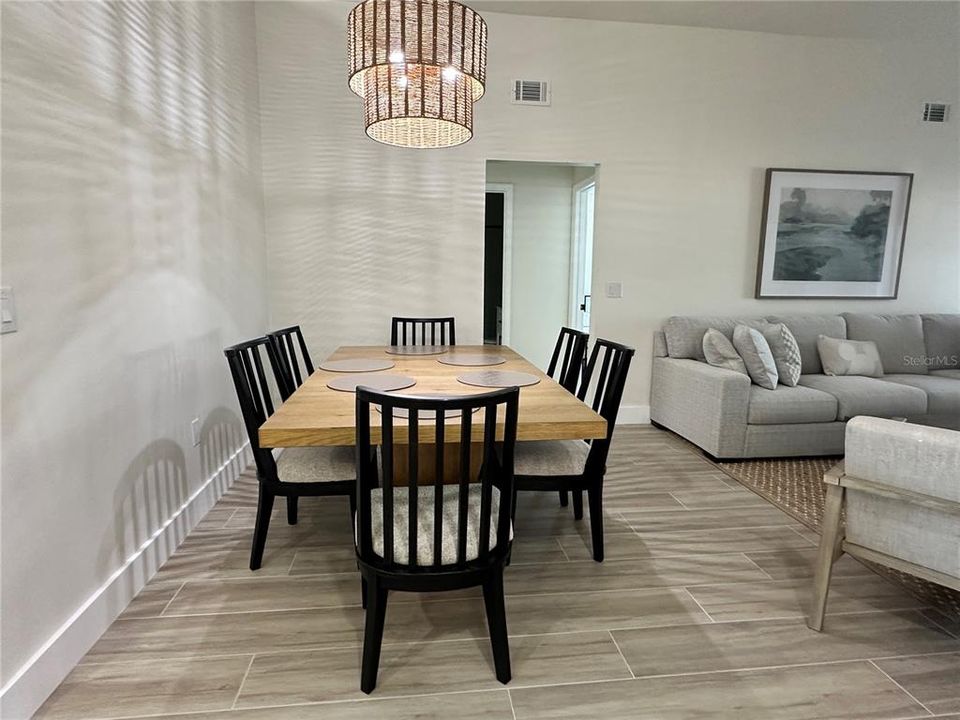 Active With Contract: $3,000 (5 beds, 2 baths, 1670 Square Feet)
