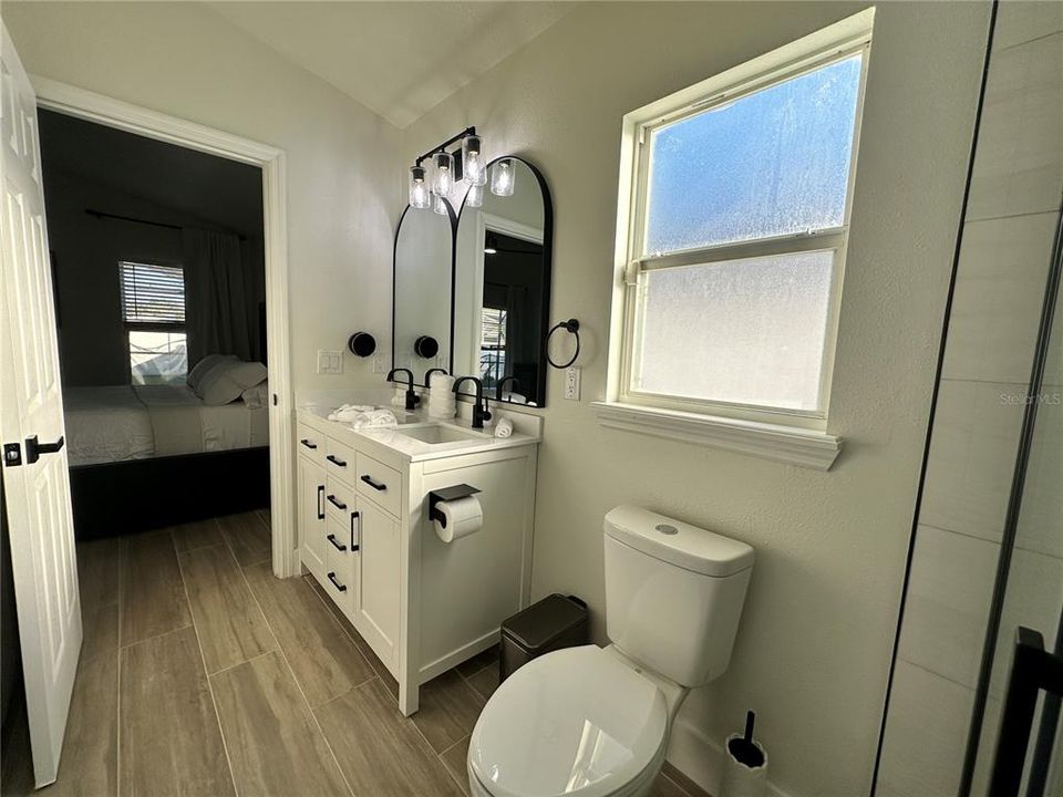 Active With Contract: $3,000 (5 beds, 2 baths, 1670 Square Feet)