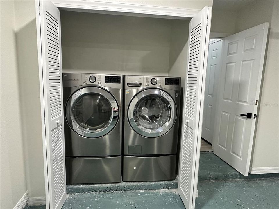 Active With Contract: $3,000 (5 beds, 2 baths, 1670 Square Feet)
