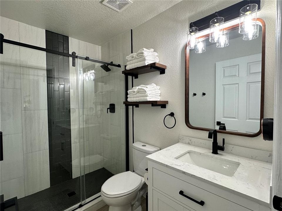 Active With Contract: $3,000 (5 beds, 2 baths, 1670 Square Feet)
