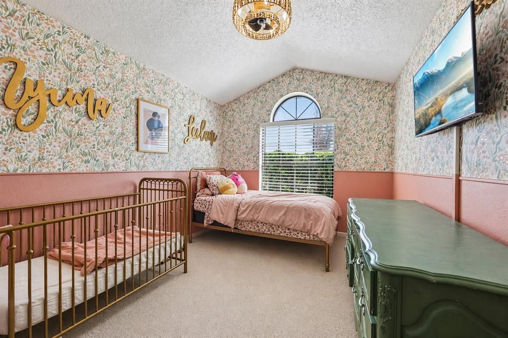Под контрактом: $435,000 (4 спален, 2 ванн, 1888 Квадратных фут)