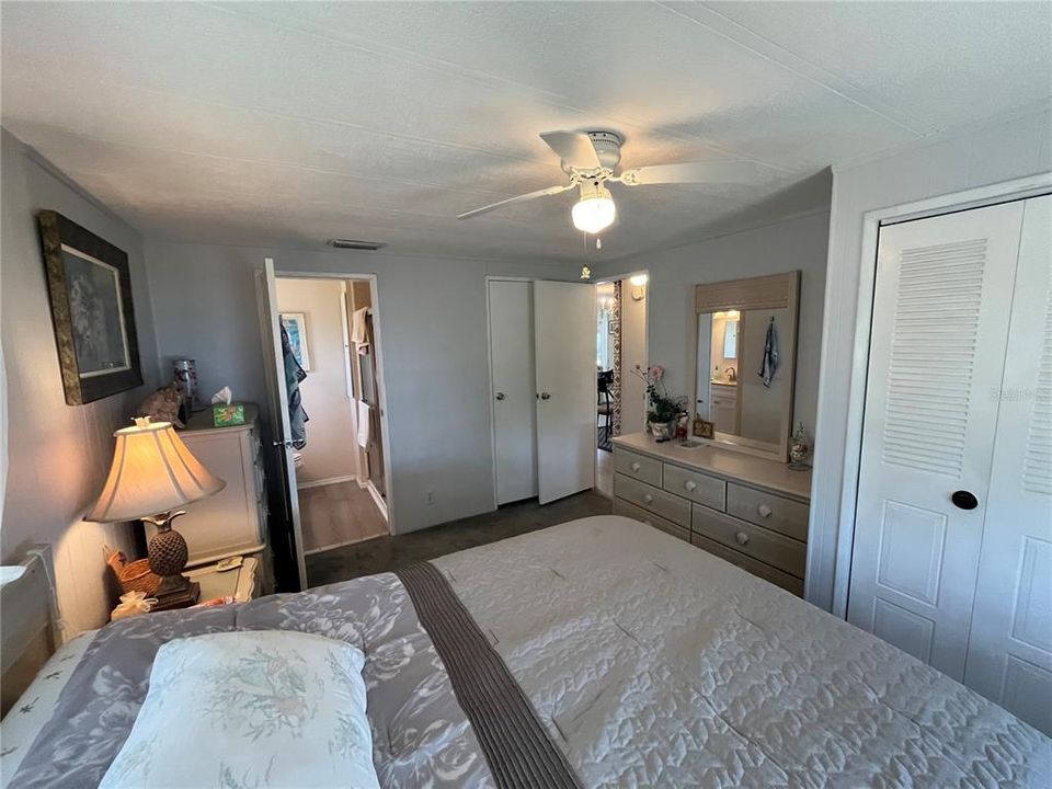 For Sale: $115,000 (2 beds, 2 baths, 864 Square Feet)