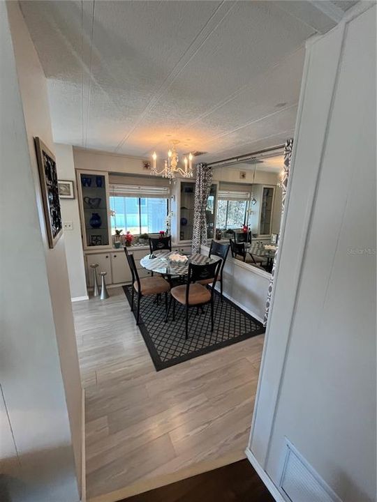 For Sale: $115,000 (2 beds, 2 baths, 864 Square Feet)