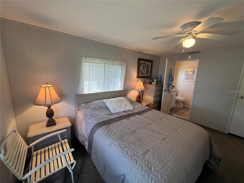 For Sale: $115,000 (2 beds, 2 baths, 864 Square Feet)
