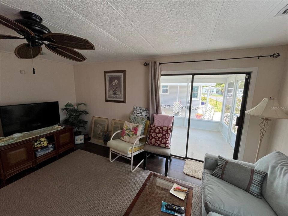For Sale: $115,000 (2 beds, 2 baths, 864 Square Feet)