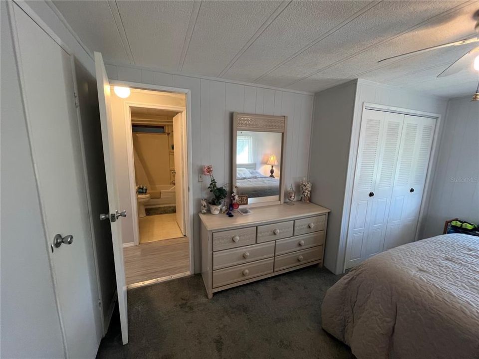 For Sale: $115,000 (2 beds, 2 baths, 864 Square Feet)