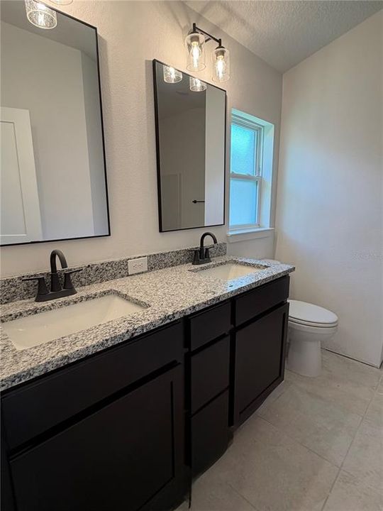 En Venta: $412,900 (4 camas, 2 baños, 1820 Pies cuadrados)