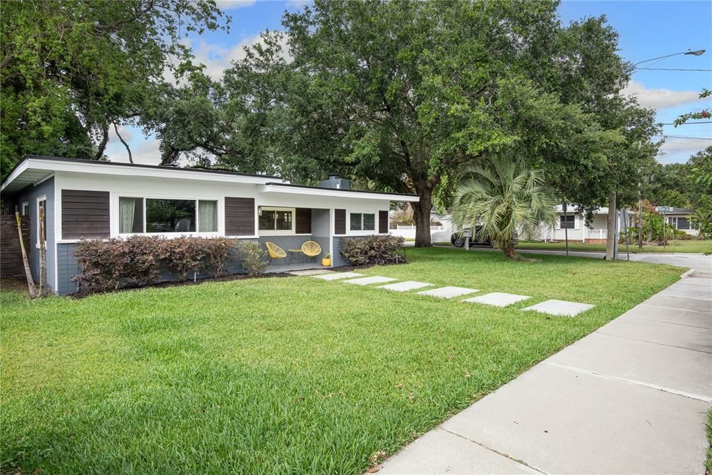 Active With Contract: $624,900 (3 beds, 2 baths, 1696 Square Feet)