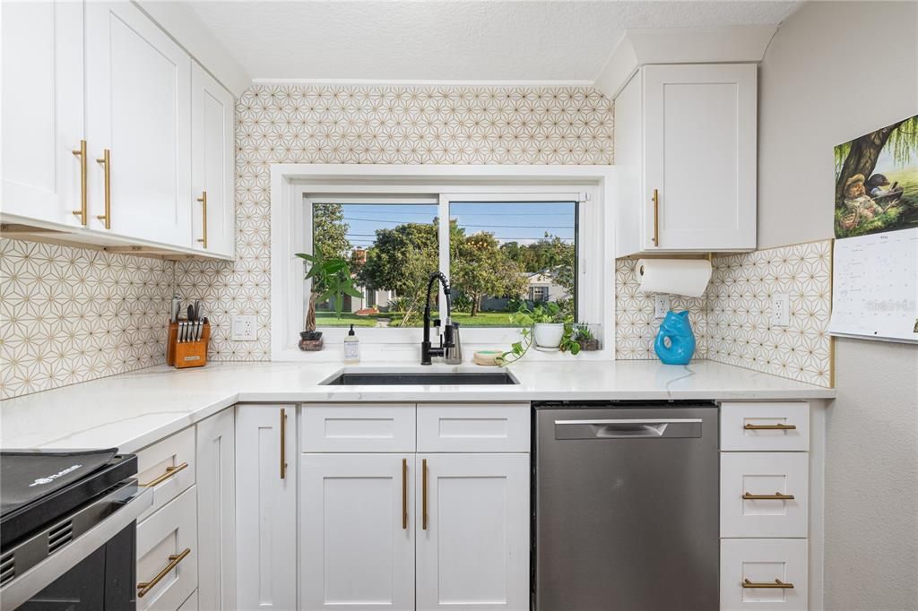 Active With Contract: $624,900 (3 beds, 2 baths, 1696 Square Feet)