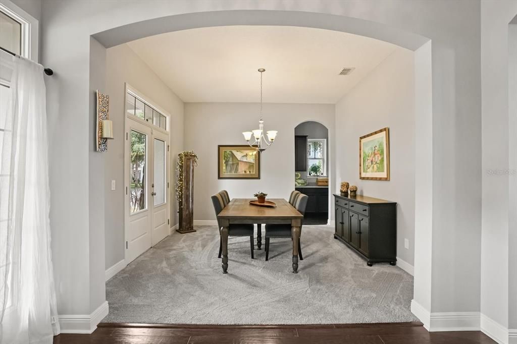 Activo con contrato: $899,900 (4 camas, 3 baños, 3012 Pies cuadrados)
