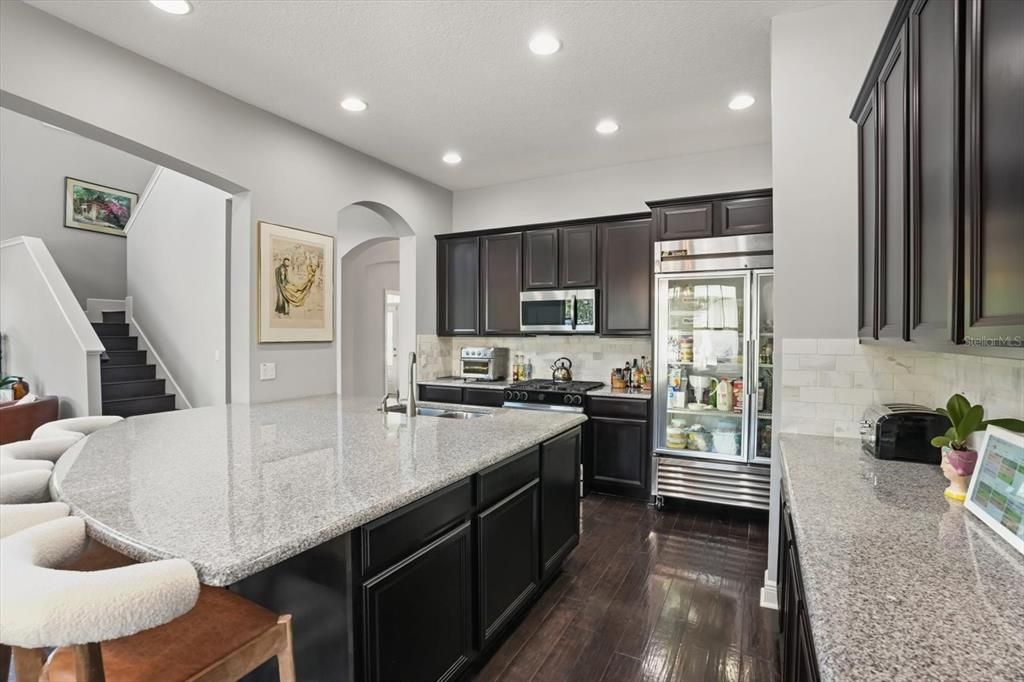 Activo con contrato: $899,900 (4 camas, 3 baños, 3012 Pies cuadrados)
