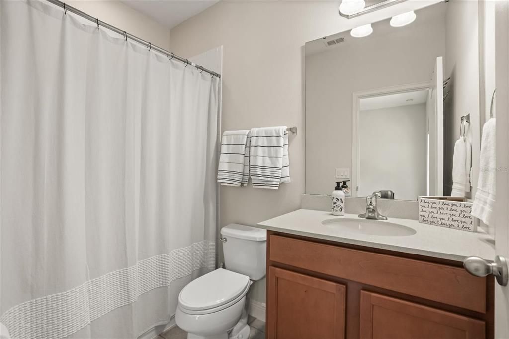 Activo con contrato: $899,900 (4 camas, 3 baños, 3012 Pies cuadrados)