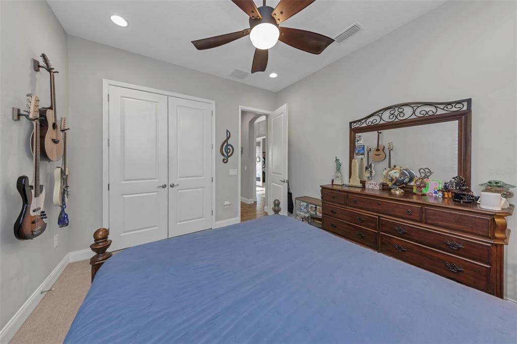 For Sale: $1,235,000 (5 beds, 4 baths, 4586 Square Feet)