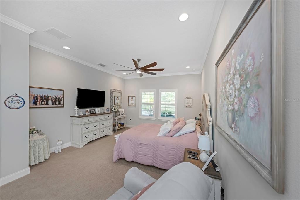 For Sale: $1,235,000 (5 beds, 4 baths, 4586 Square Feet)
