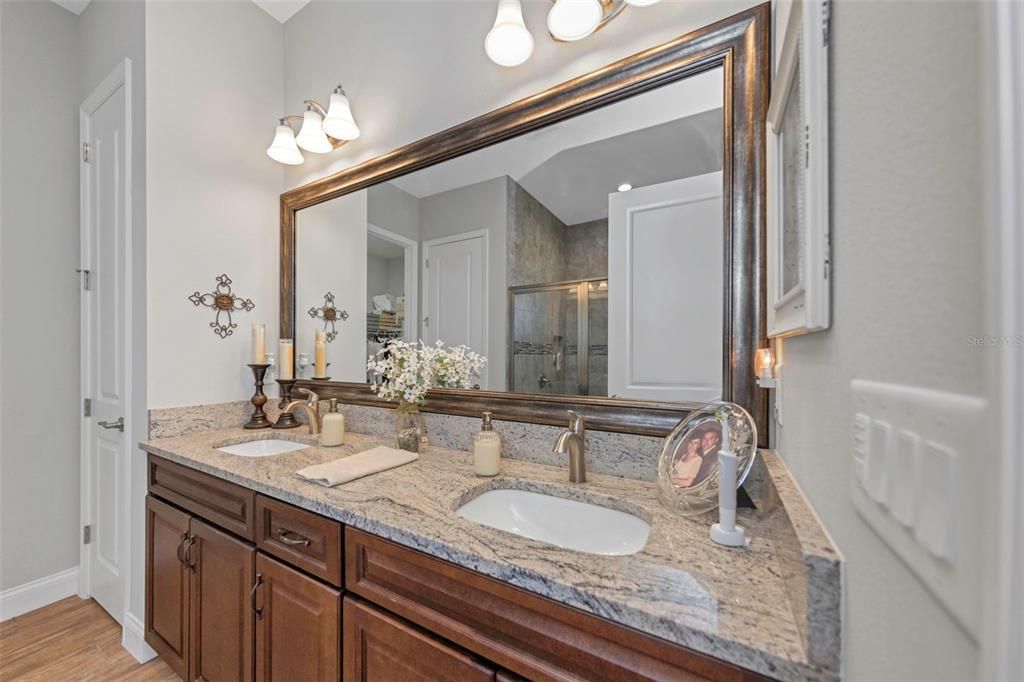 For Sale: $1,235,000 (5 beds, 4 baths, 4586 Square Feet)