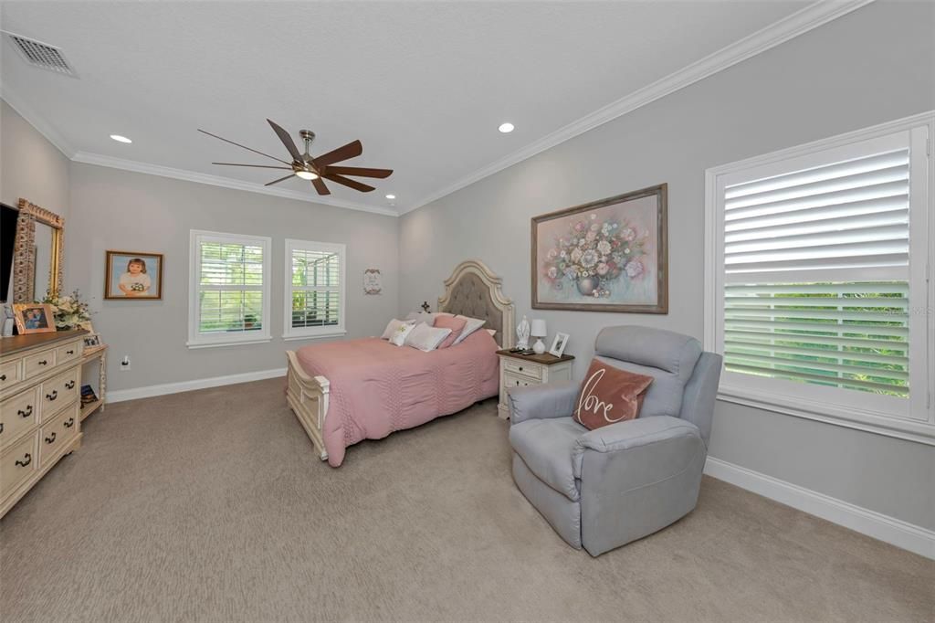 For Sale: $1,235,000 (5 beds, 4 baths, 4586 Square Feet)