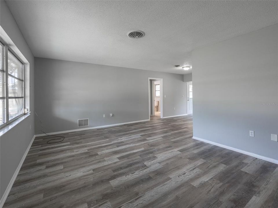 For Sale: $319,000 (3 beds, 2 baths, 1343 Square Feet)