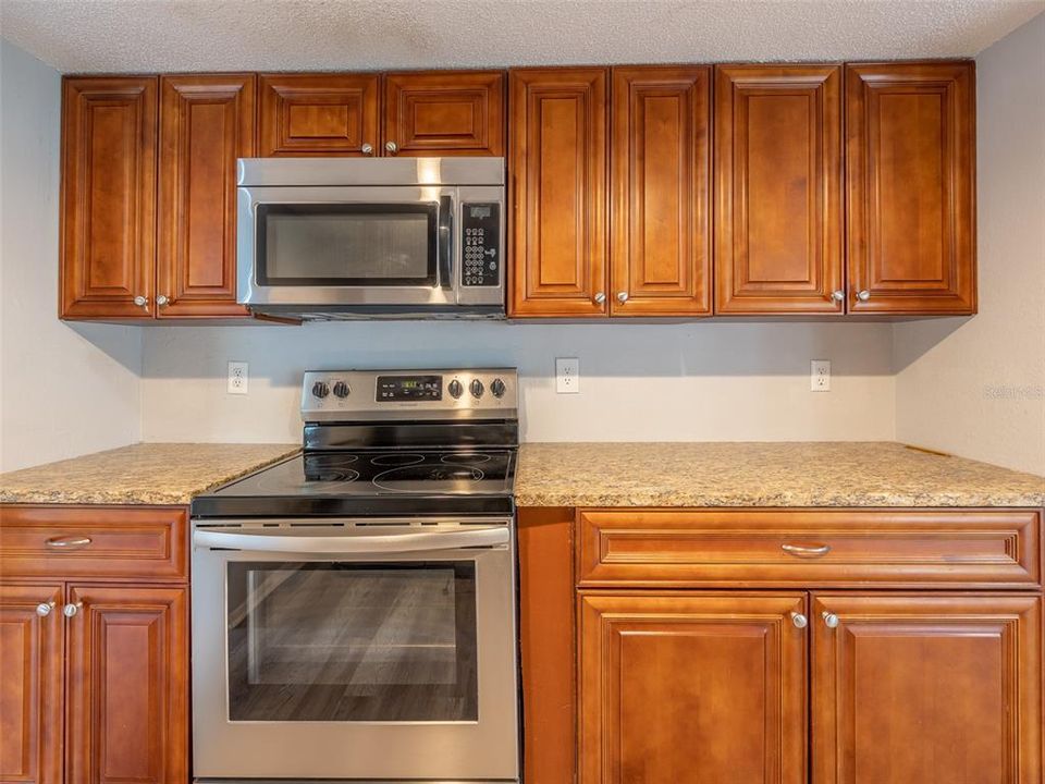 For Sale: $319,000 (3 beds, 2 baths, 1343 Square Feet)