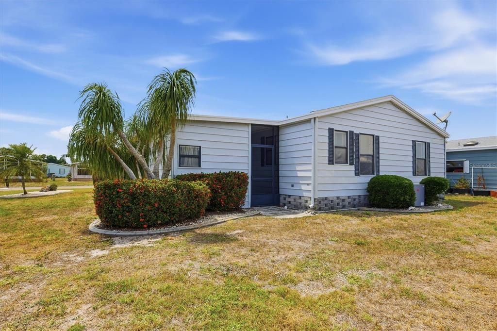 For Sale: $152,000 (2 beds, 2 baths, 1144 Square Feet)