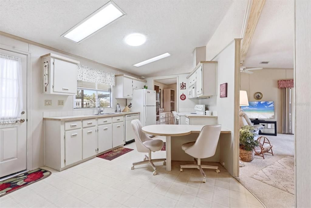 For Sale: $152,000 (2 beds, 2 baths, 1144 Square Feet)