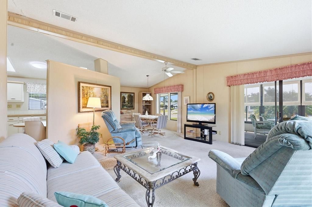 For Sale: $152,000 (2 beds, 2 baths, 1144 Square Feet)