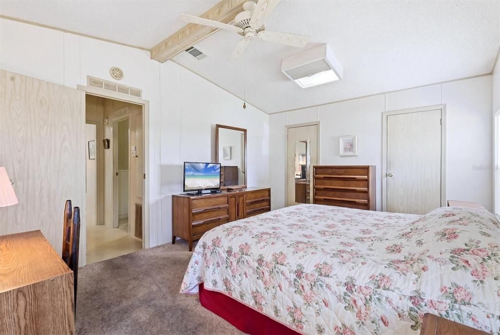 For Sale: $152,000 (2 beds, 2 baths, 1144 Square Feet)