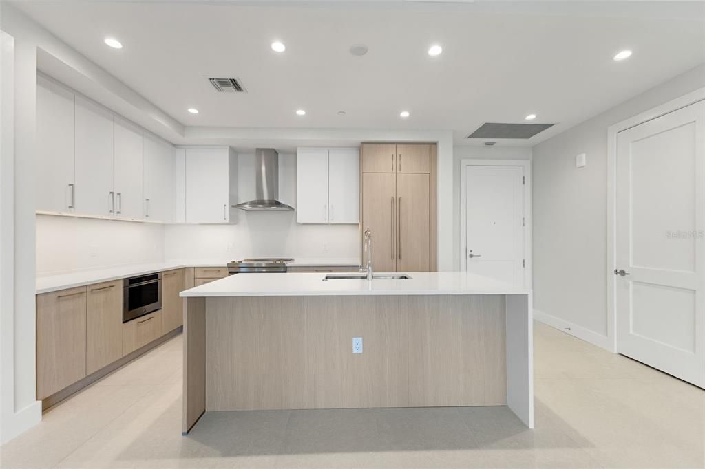 For Sale: $1,059,999 (2 beds, 2 baths, 1339 Square Feet)