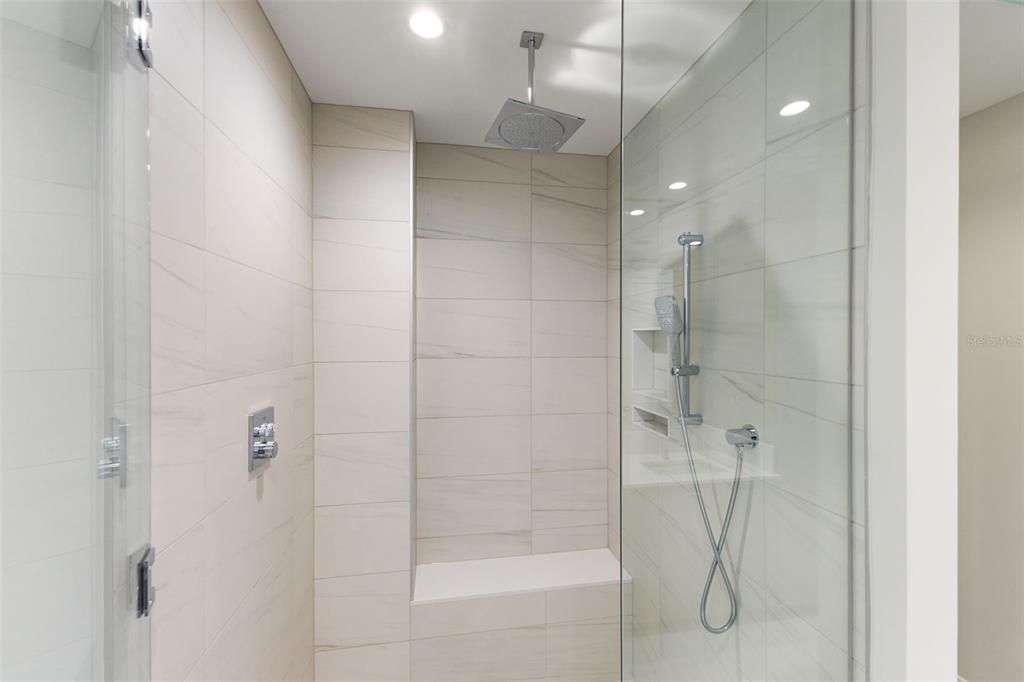 For Sale: $1,059,999 (2 beds, 2 baths, 1339 Square Feet)