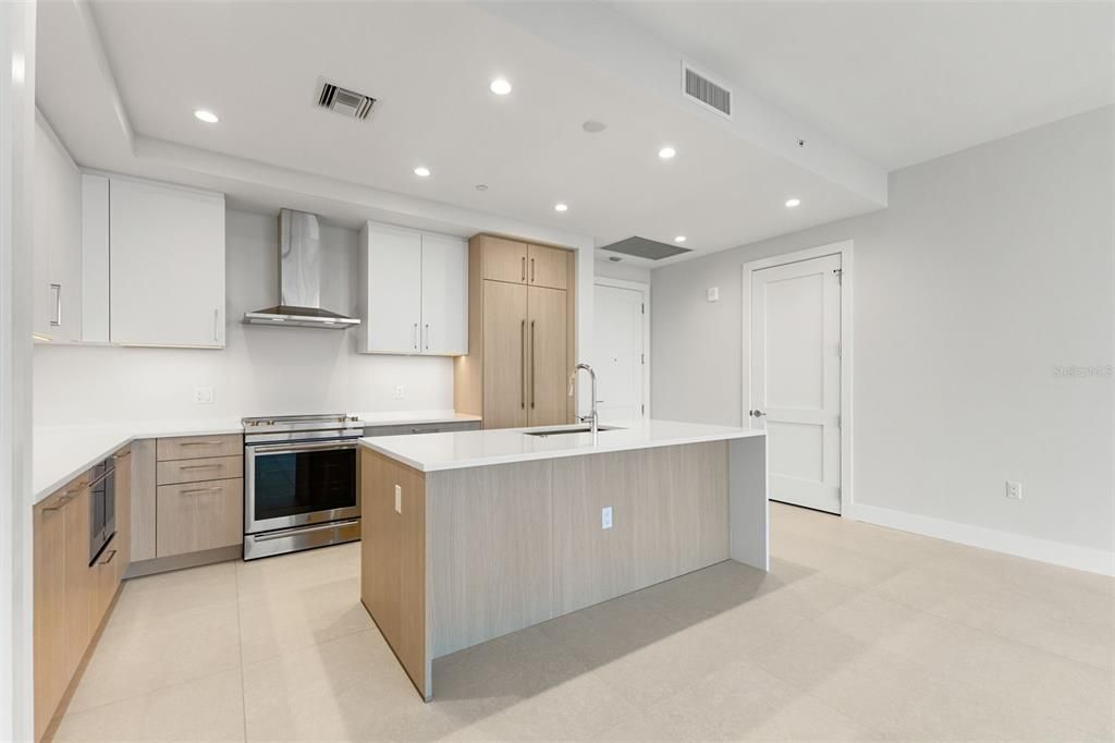 For Sale: $1,059,999 (2 beds, 2 baths, 1339 Square Feet)