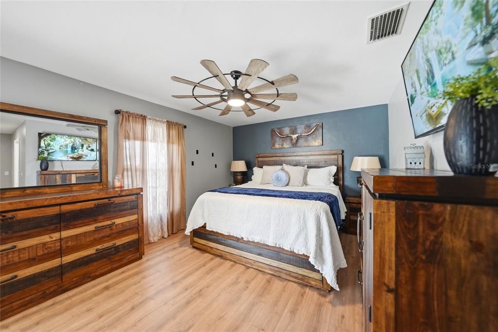For Sale: $479,900 (3 beds, 2 baths, 1633 Square Feet)