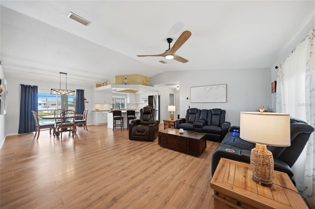 For Sale: $479,900 (3 beds, 2 baths, 1633 Square Feet)