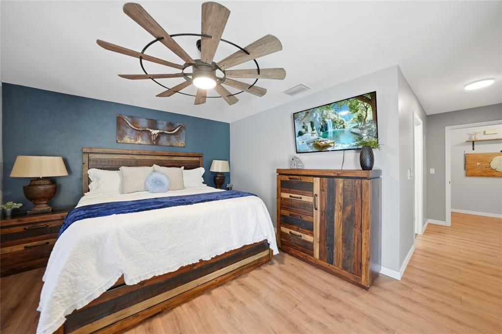 For Sale: $479,900 (3 beds, 2 baths, 1633 Square Feet)
