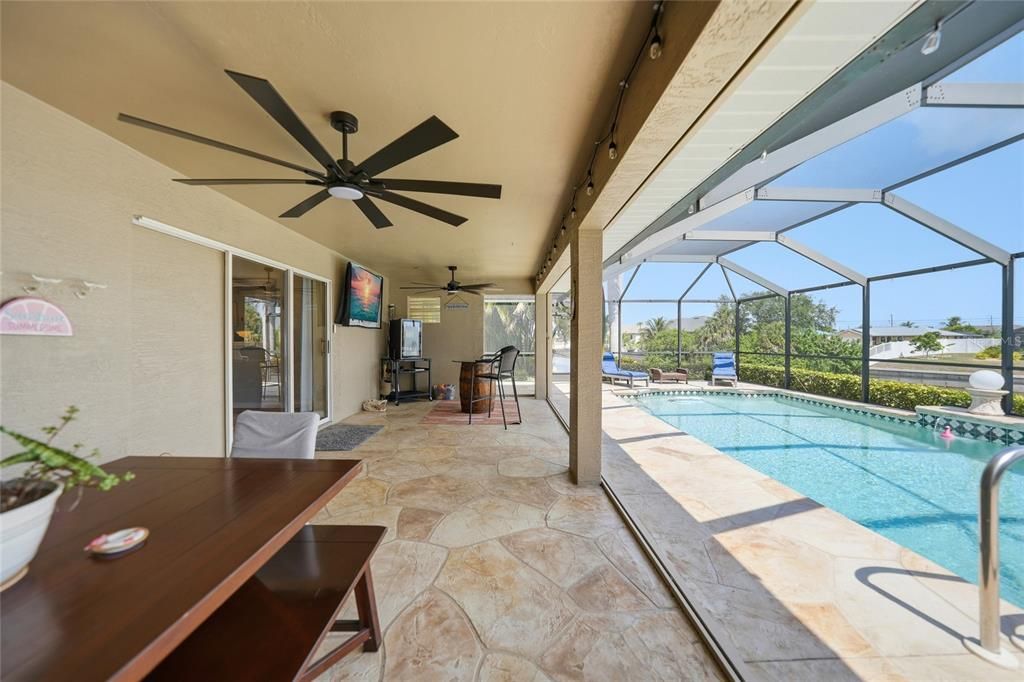 For Sale: $479,900 (3 beds, 2 baths, 1633 Square Feet)