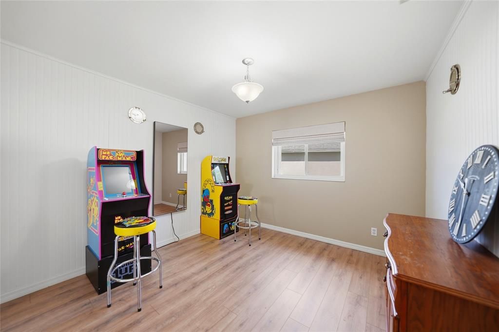 For Sale: $479,900 (3 beds, 2 baths, 1633 Square Feet)