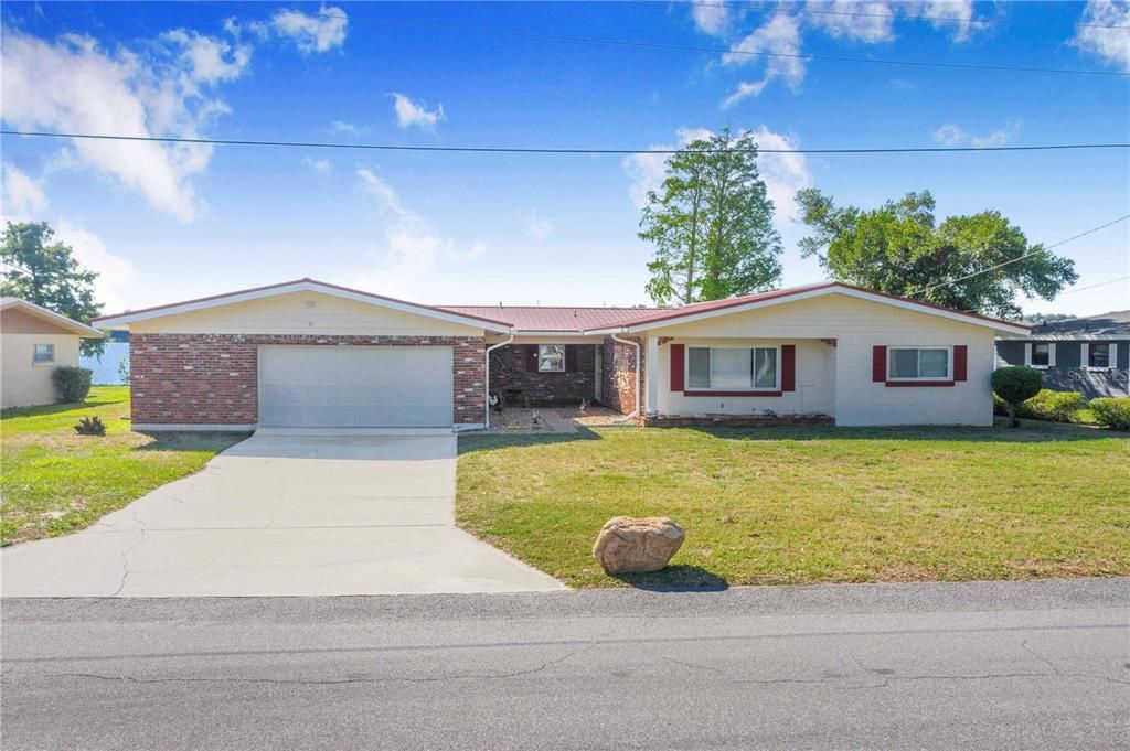 Activo con contrato: $375,000 (4 camas, 2 baños, 2395 Pies cuadrados)