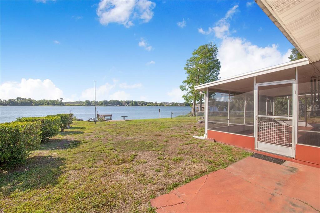 Activo con contrato: $375,000 (4 camas, 2 baños, 2395 Pies cuadrados)