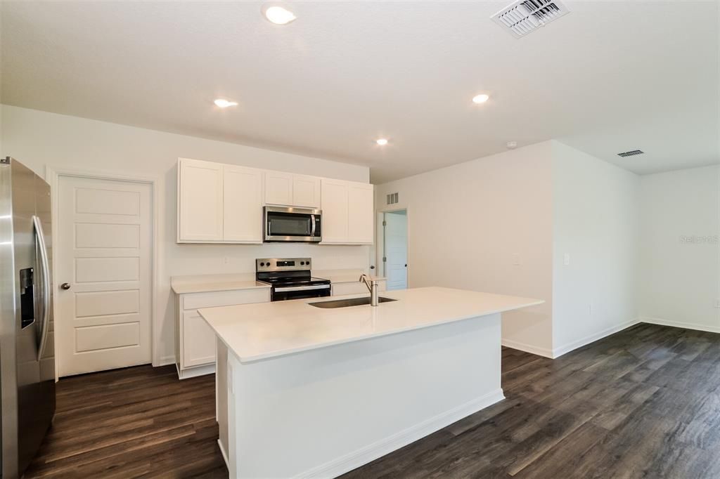 For Rent: $2,295 (5 beds, 3 baths, 2447 Square Feet)