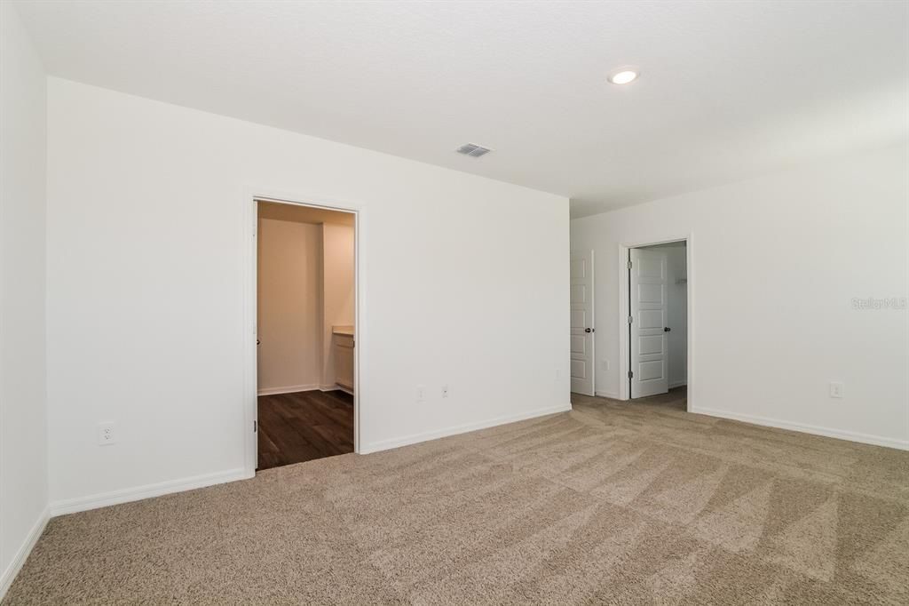 For Rent: $2,295 (5 beds, 3 baths, 2447 Square Feet)