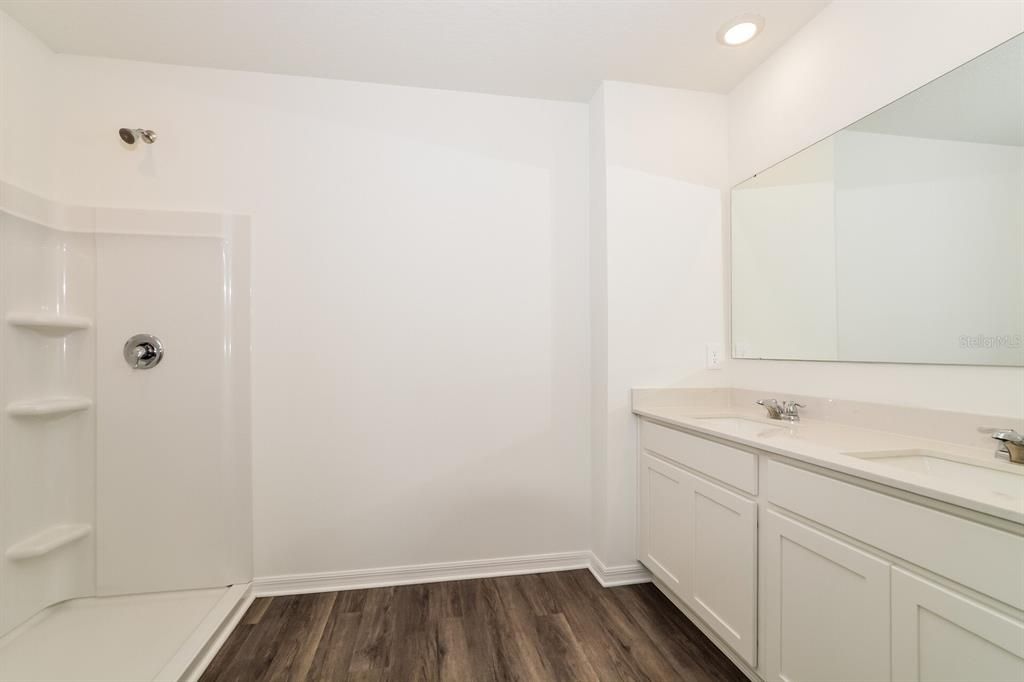 For Rent: $2,295 (5 beds, 3 baths, 2447 Square Feet)