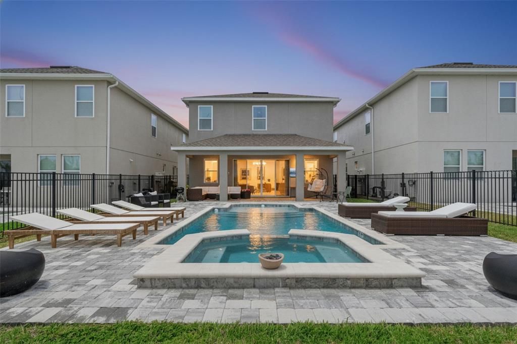 Activo con contrato: $539,000 (4 camas, 3 baños, 2363 Pies cuadrados)