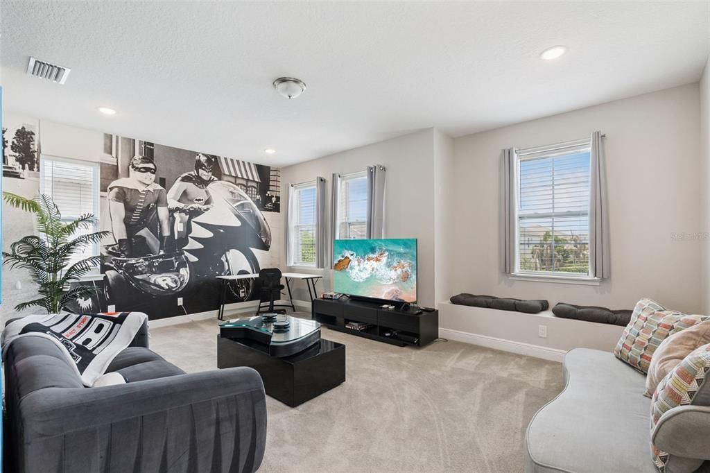 Activo con contrato: $539,000 (4 camas, 3 baños, 2363 Pies cuadrados)