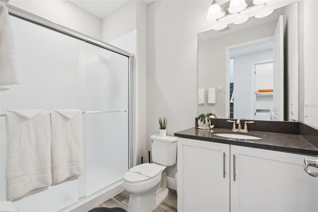 Activo con contrato: $539,000 (4 camas, 3 baños, 2363 Pies cuadrados)