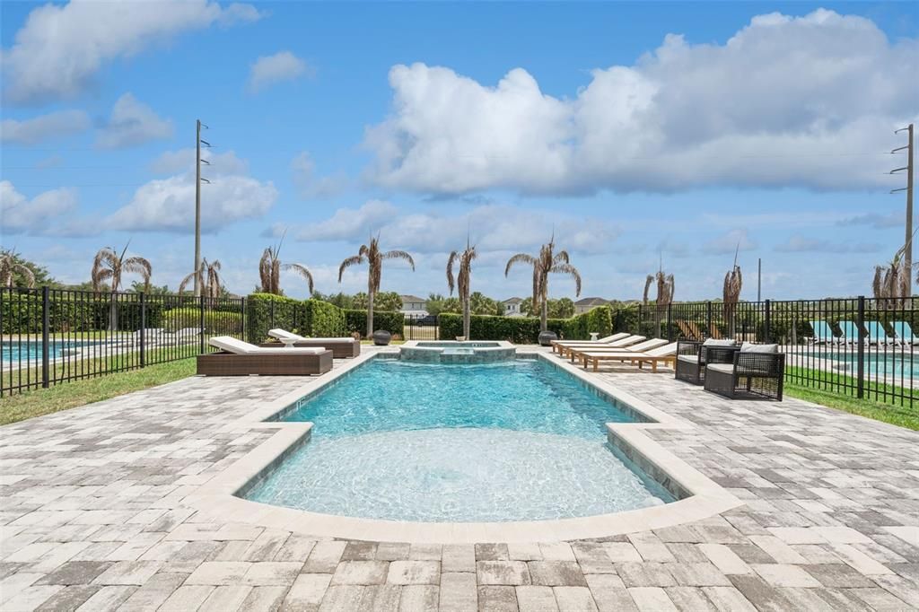 Activo con contrato: $539,000 (4 camas, 3 baños, 2363 Pies cuadrados)
